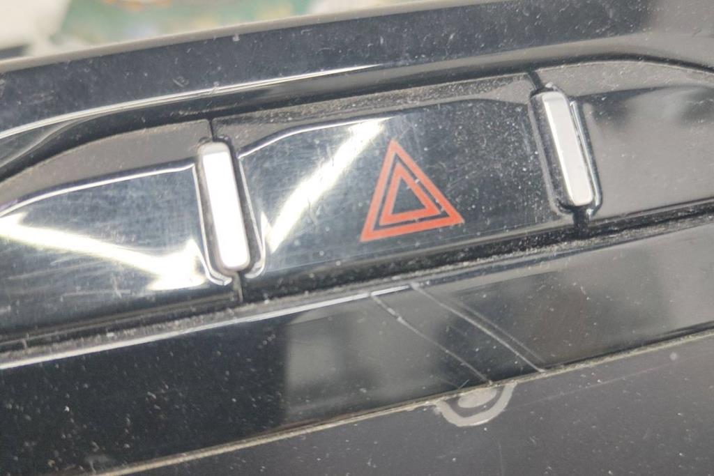 Cabin  Control buttons Dodge RAM