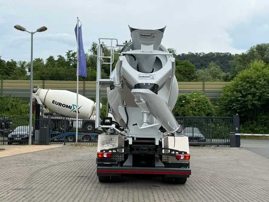 Concrete Mixer Mercedes Benz 2026