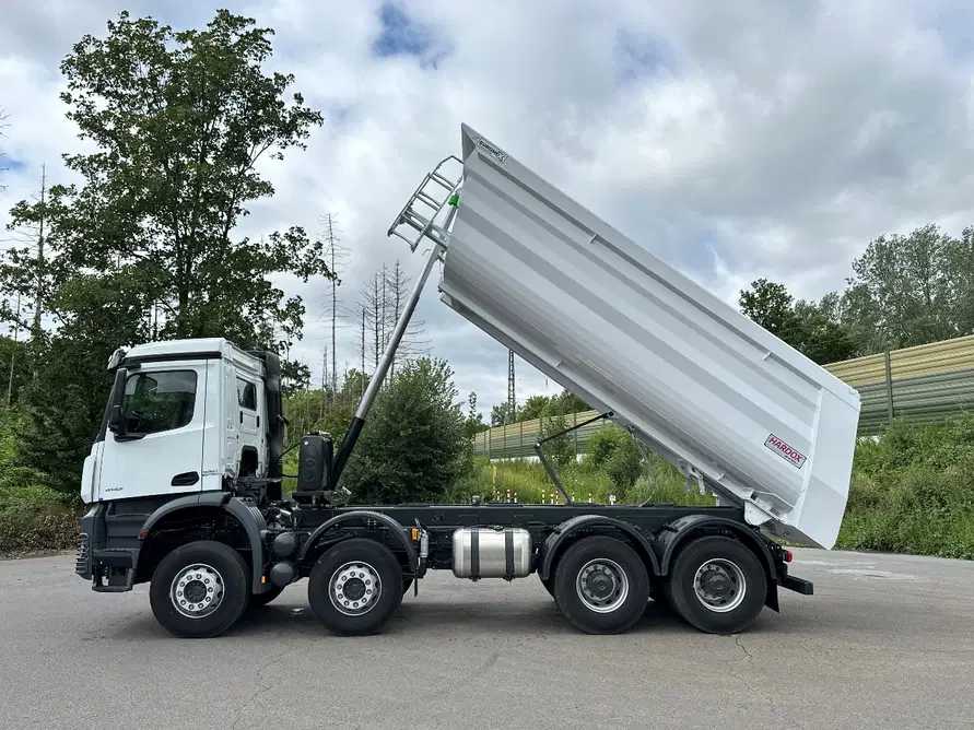 Tipper Mercedes Benz 2026