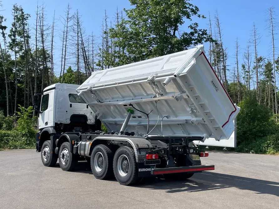 Tipper Mercedes Benz 2026