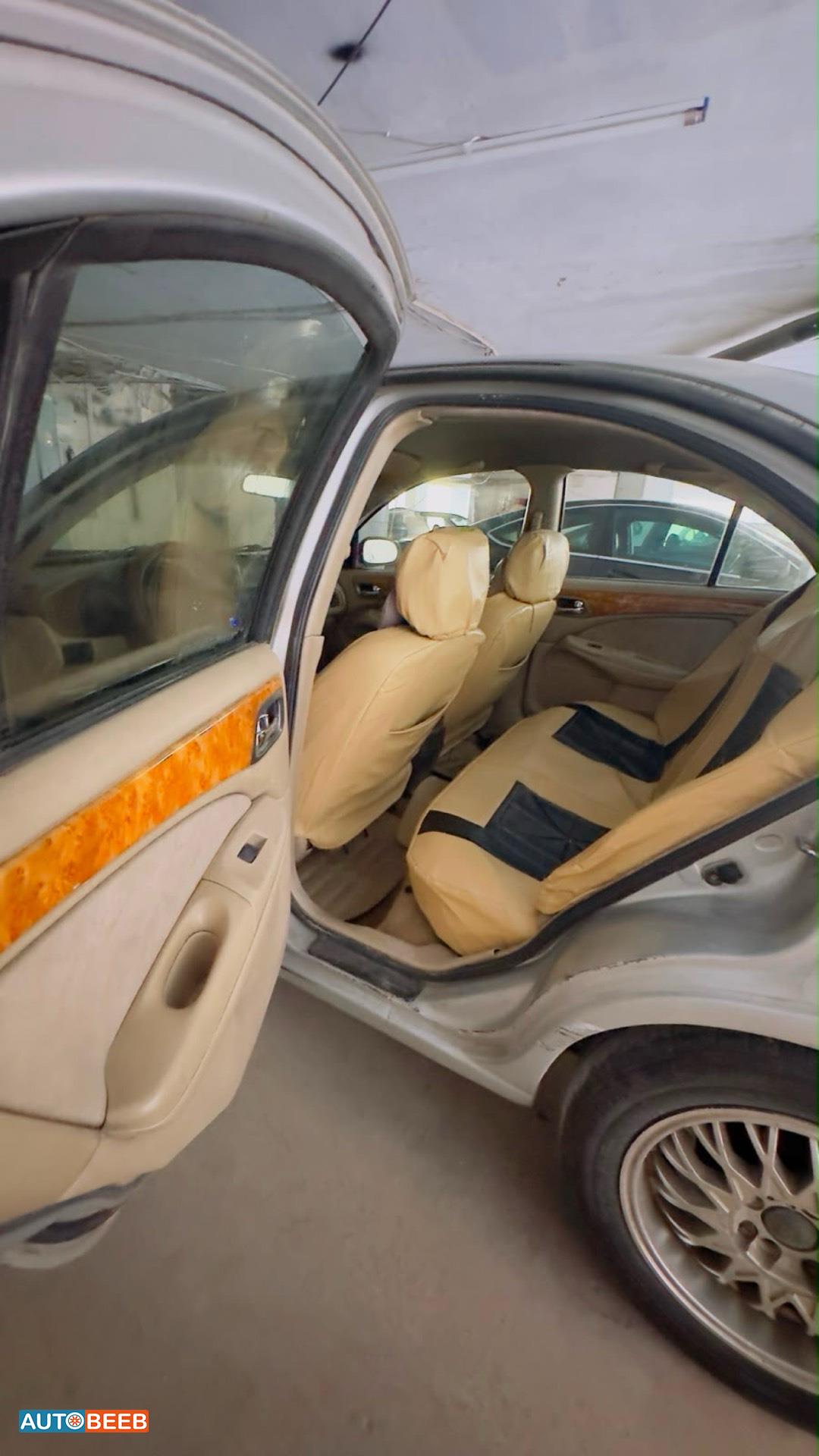 Nissan Sunny 2001