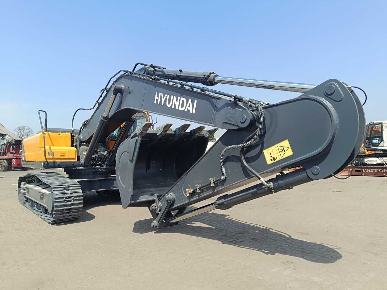 حفارة هيونداي 2025