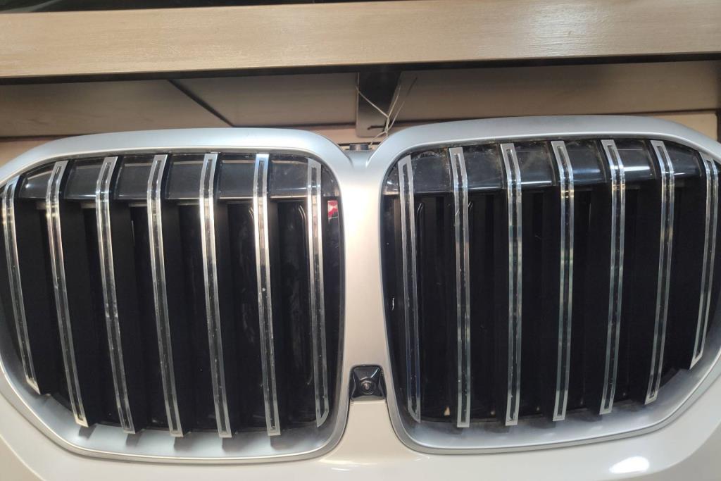 Body  Grilles BMW X7