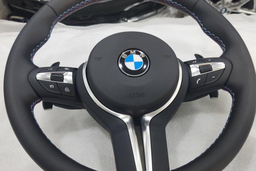 Cabin  Steering Wheel BMW 520