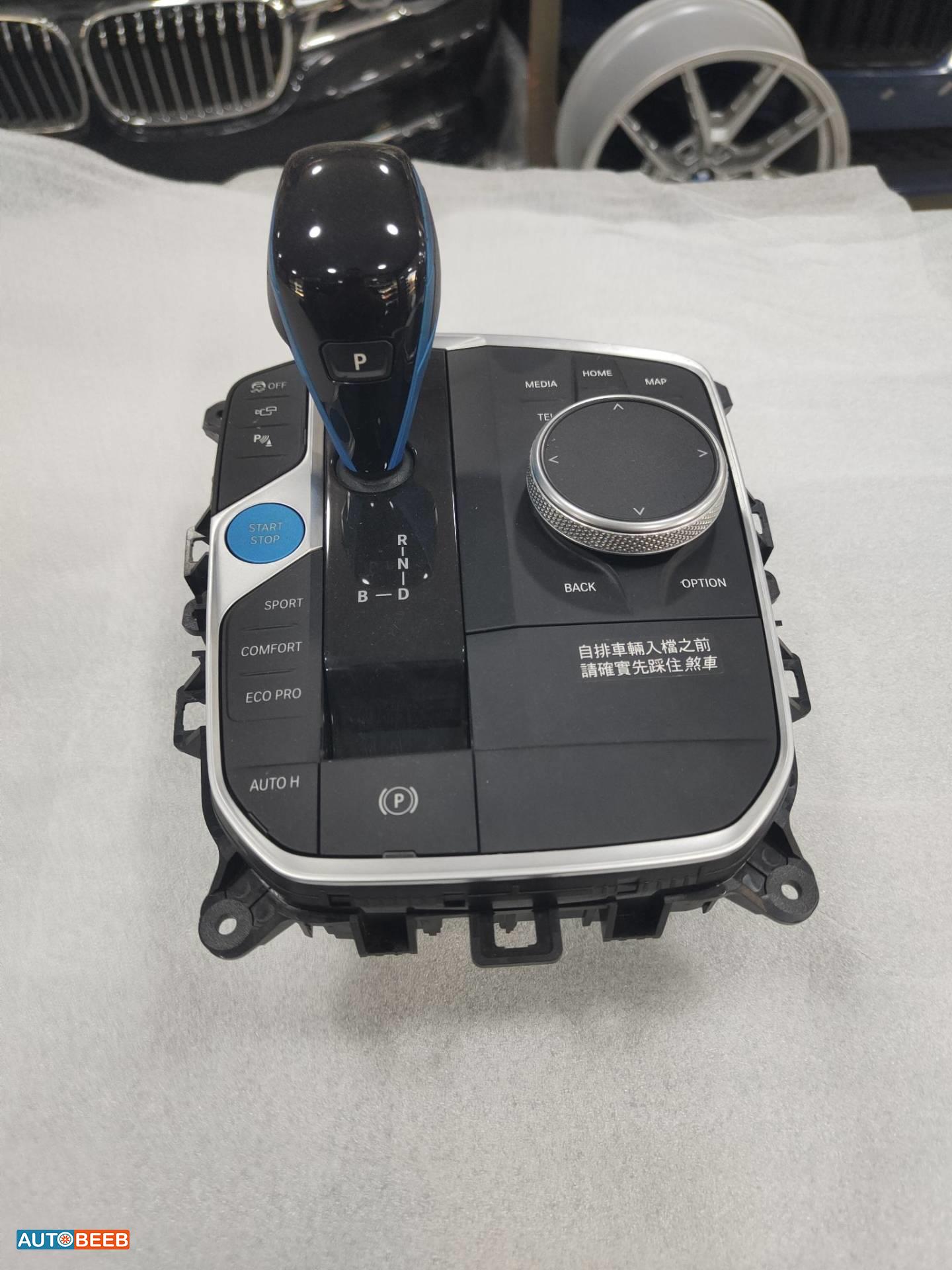 Cabin  Control buttons BMW i4