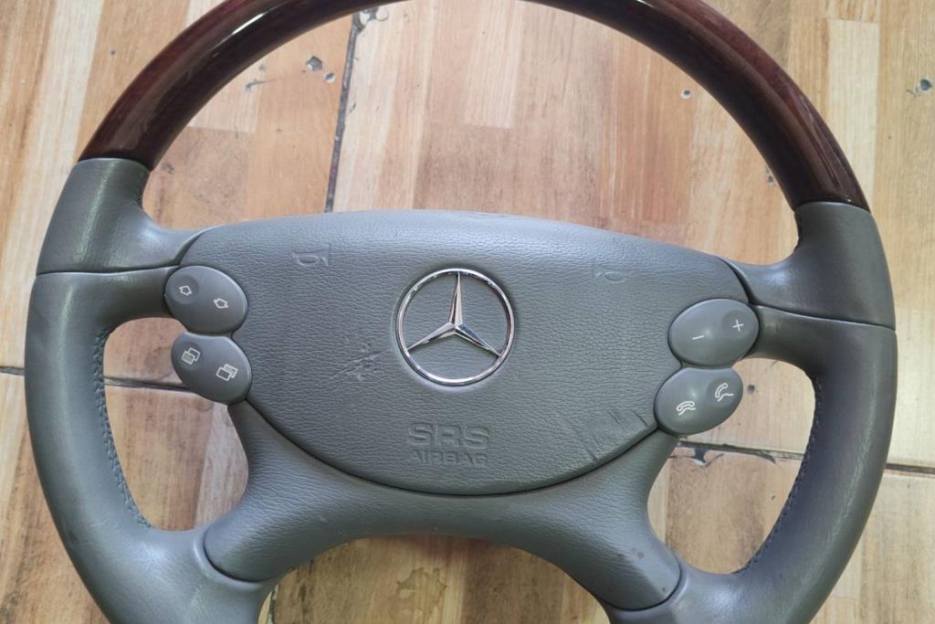 Cabin  Steering Wheel Mercedes Benz E200