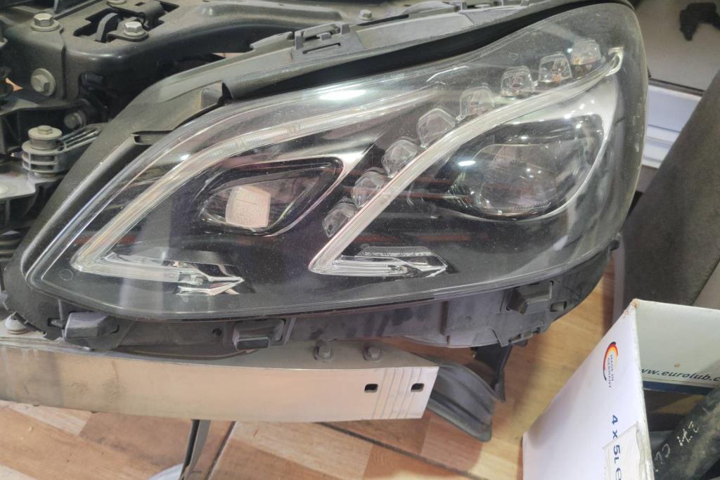 Lights Front light Mercedes Benz E200