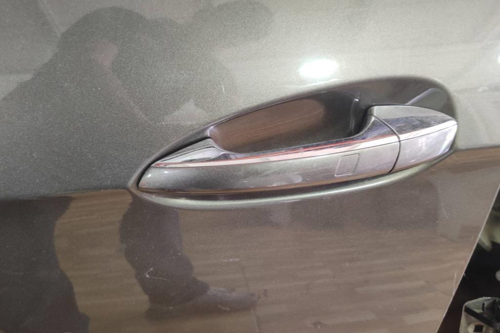Body  Door Handle  Mercedes Benz E200