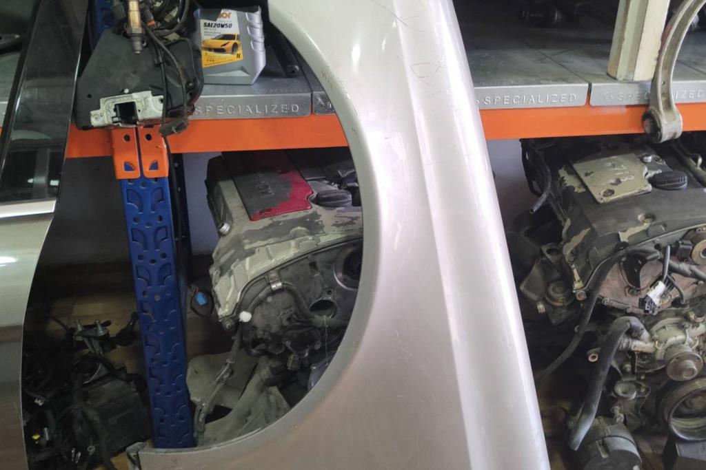 Body  Fenders  Mercedes Benz E200