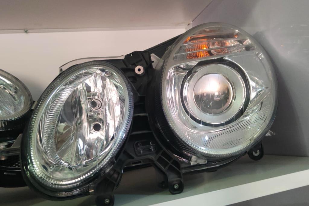 Lights Front light Mercedes Benz E200