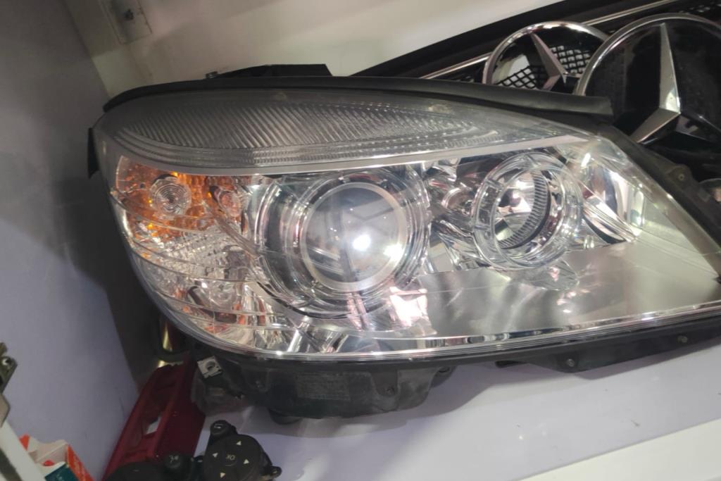 Lights Front light Mercedes Benz C200