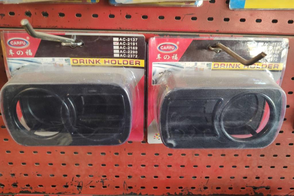  Cup holder  