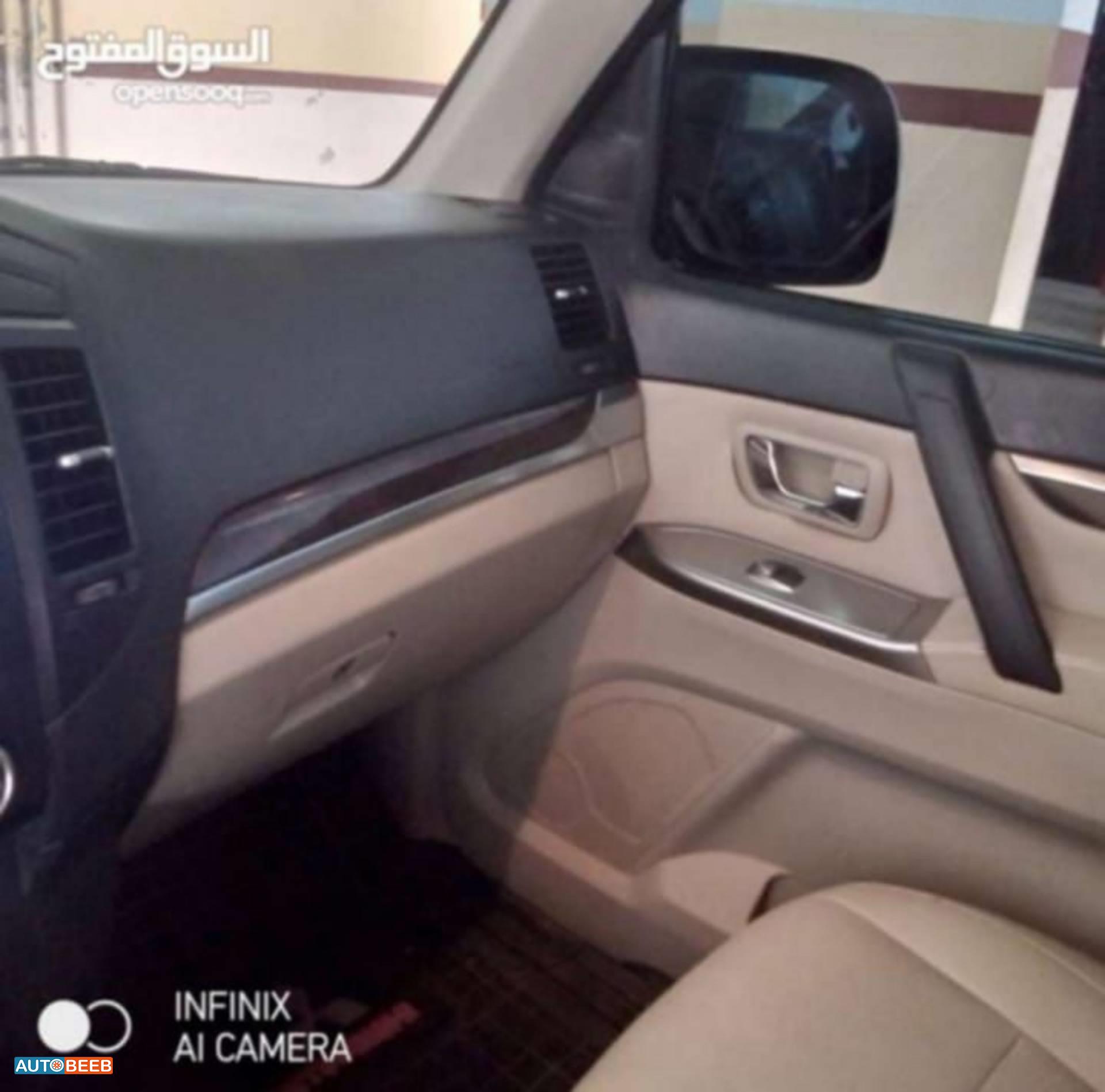Mitsubishi Pajero 2012