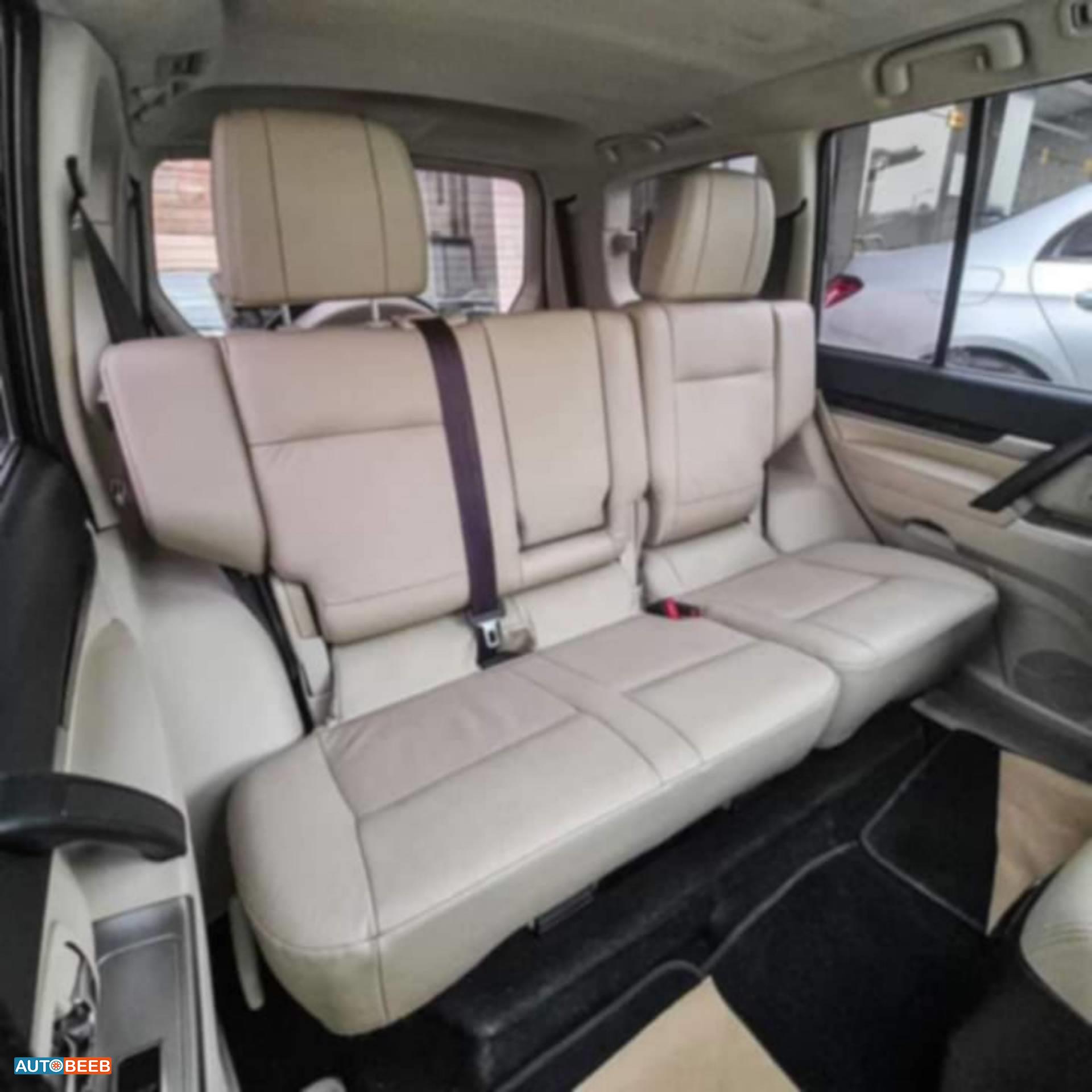 Mitsubishi Pajero 2012