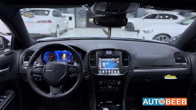 Chrysler 300 2023