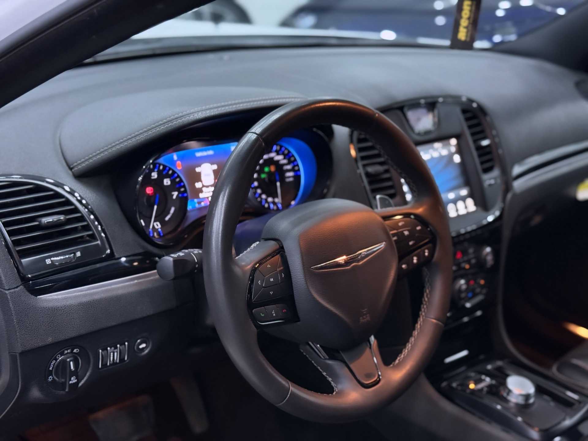 Chrysler 300 2023