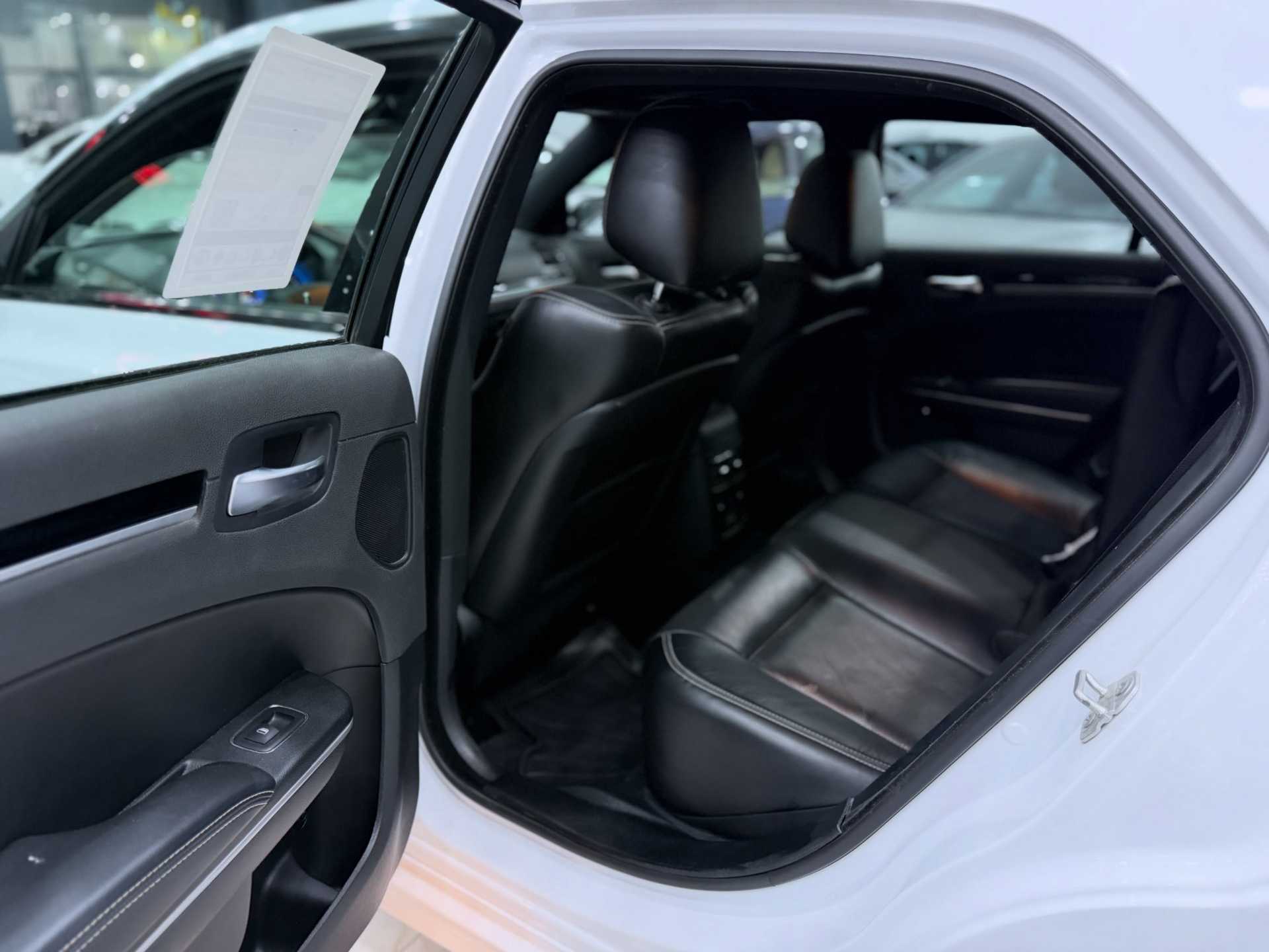 Chrysler 300 2023