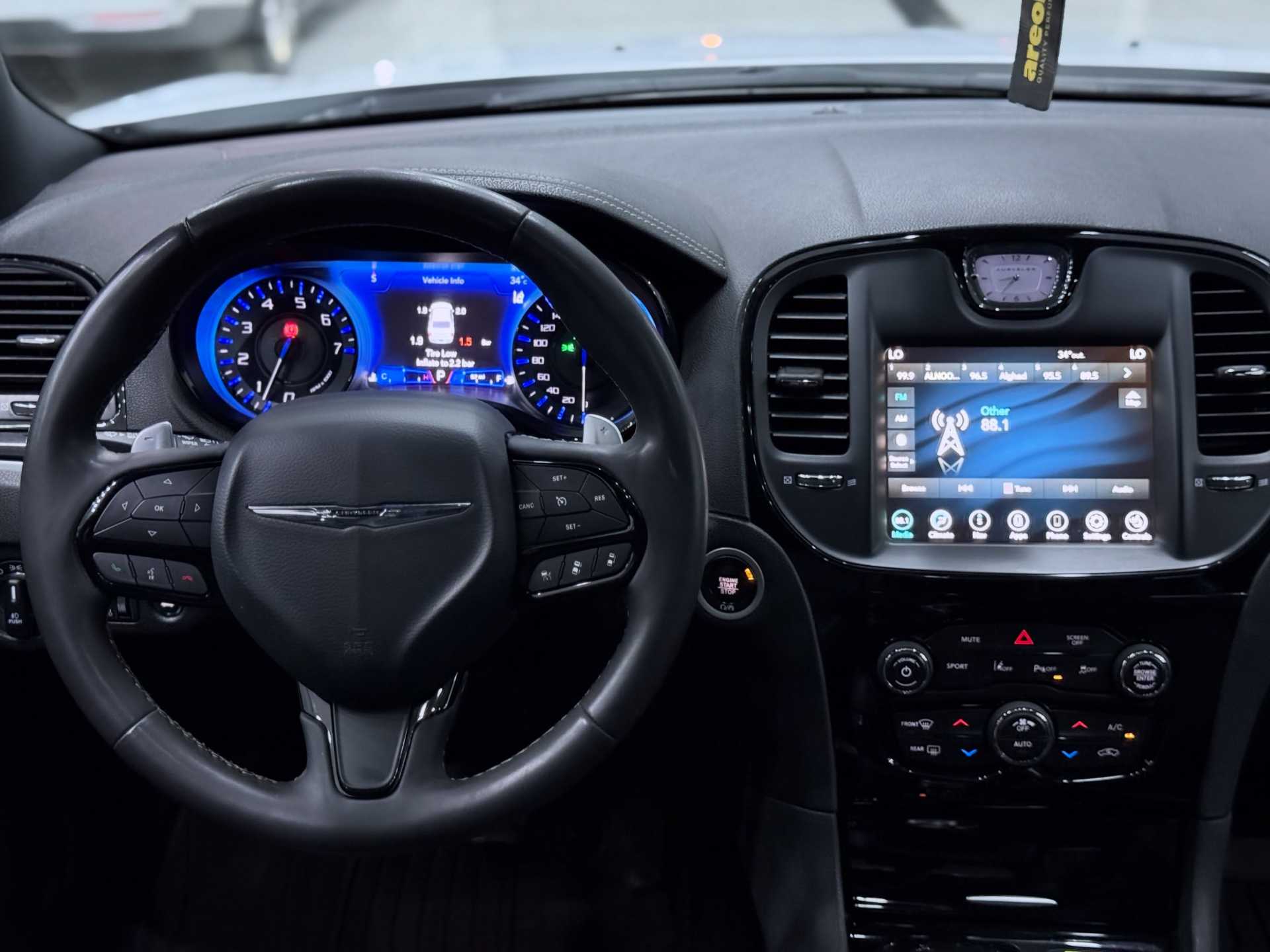 Chrysler 300 2023