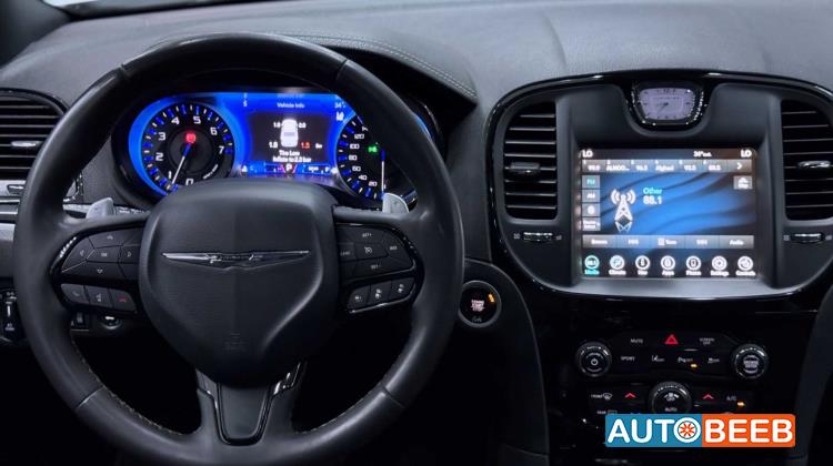 Chrysler 300 2023