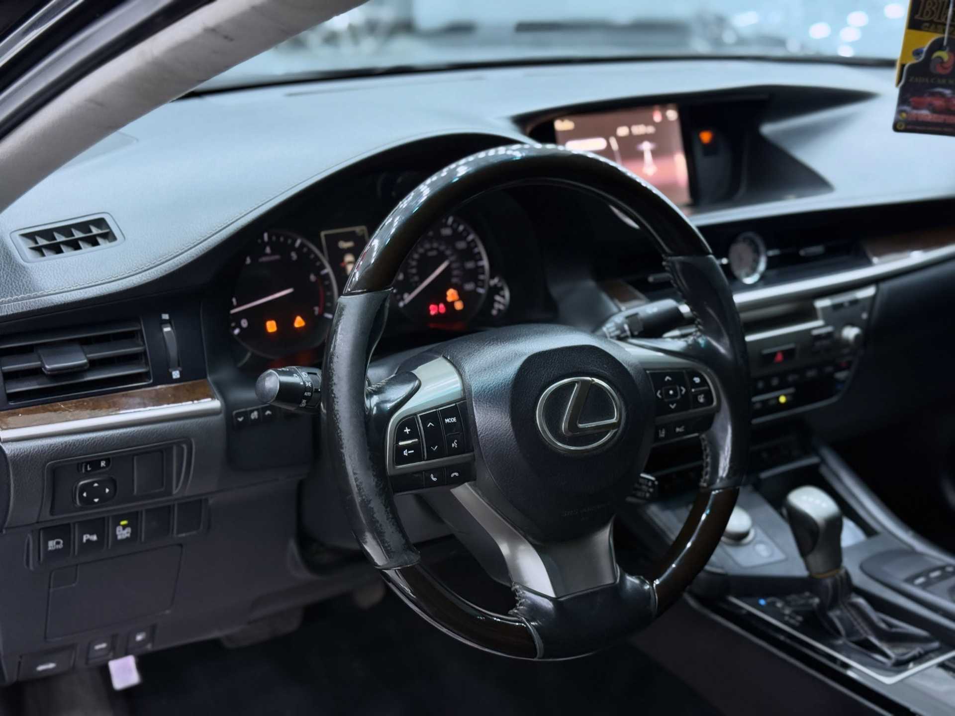 Lexus ES350 2016
