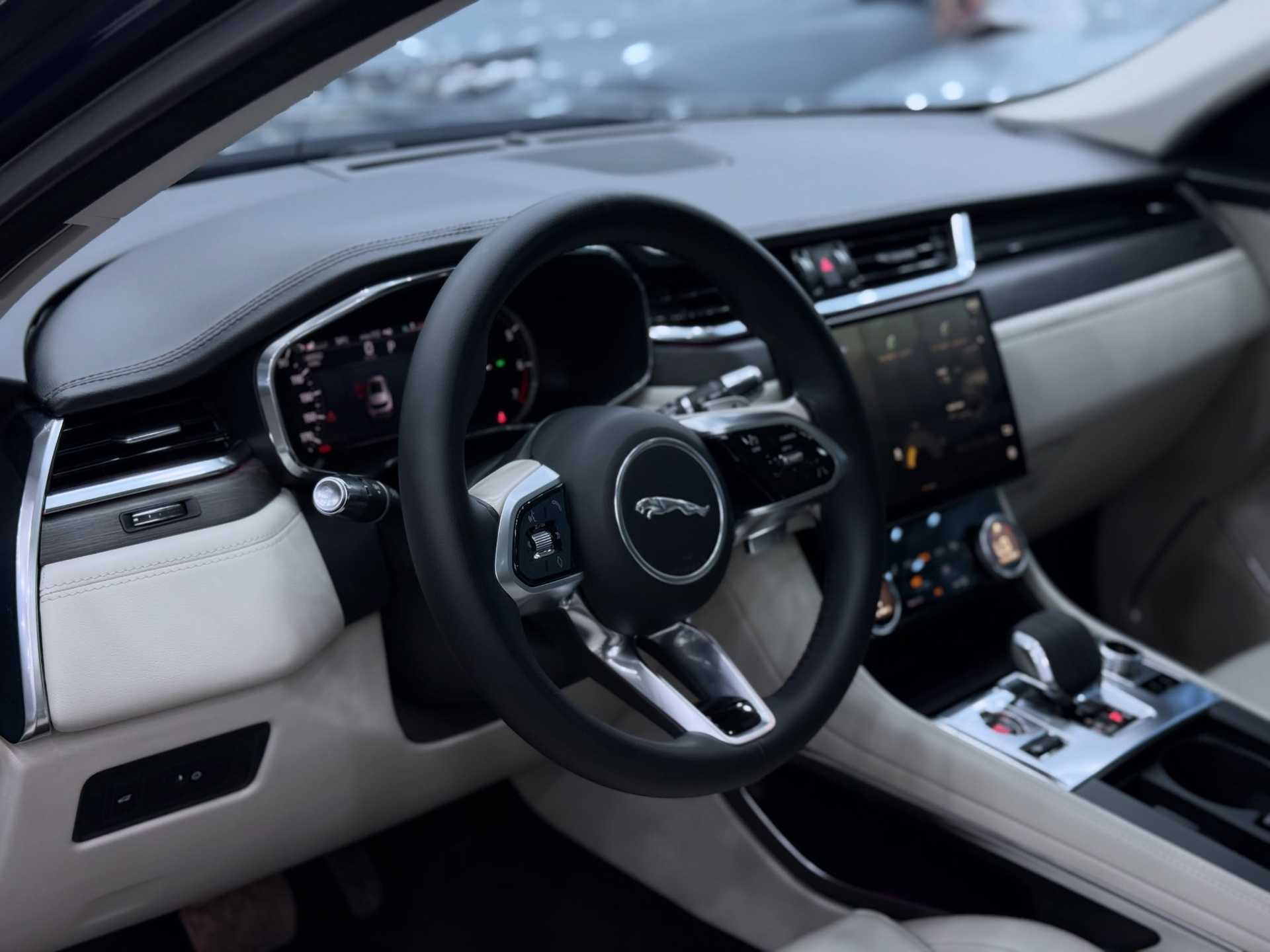 جاكوار F-Pace 2021