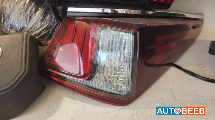ضوء خلفي يمين شمال لكزس Es300 2020 2021