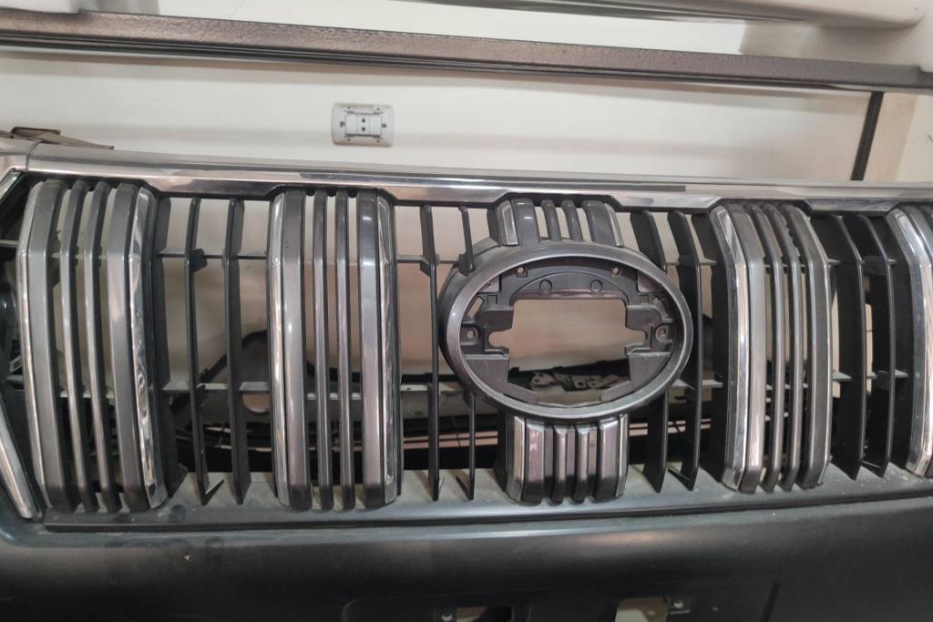 Body  Grilles Toyota Prado
