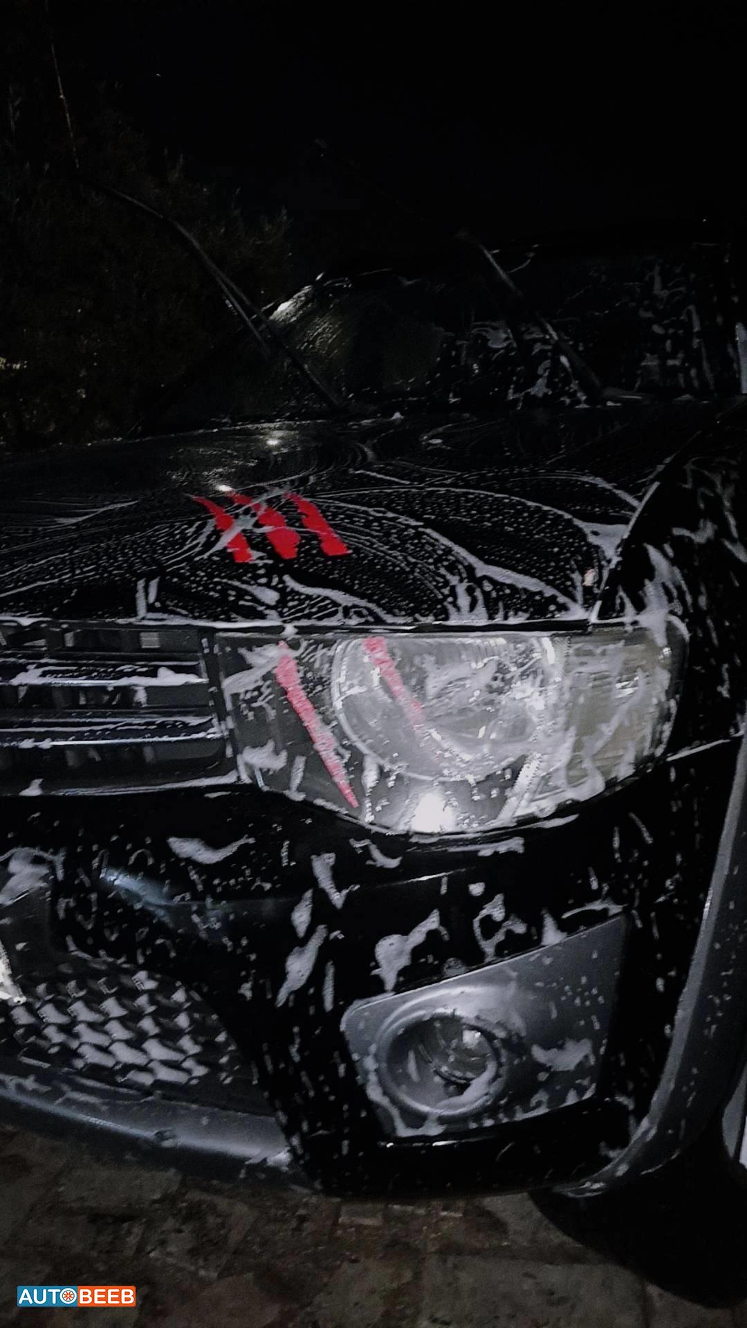 ميتسوبيشي L200 2012