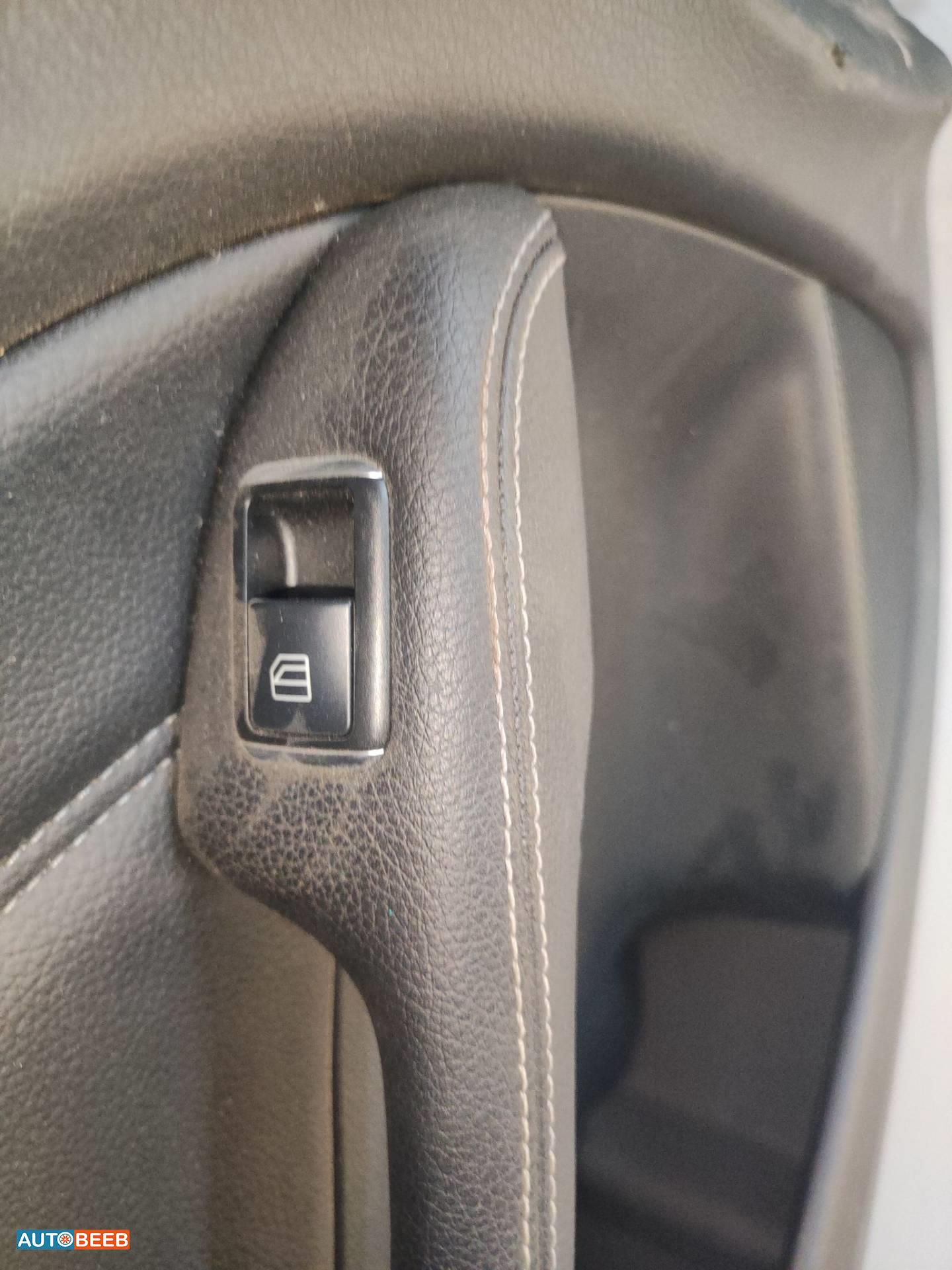 Cabin  Control buttons Mercedes Benz B250