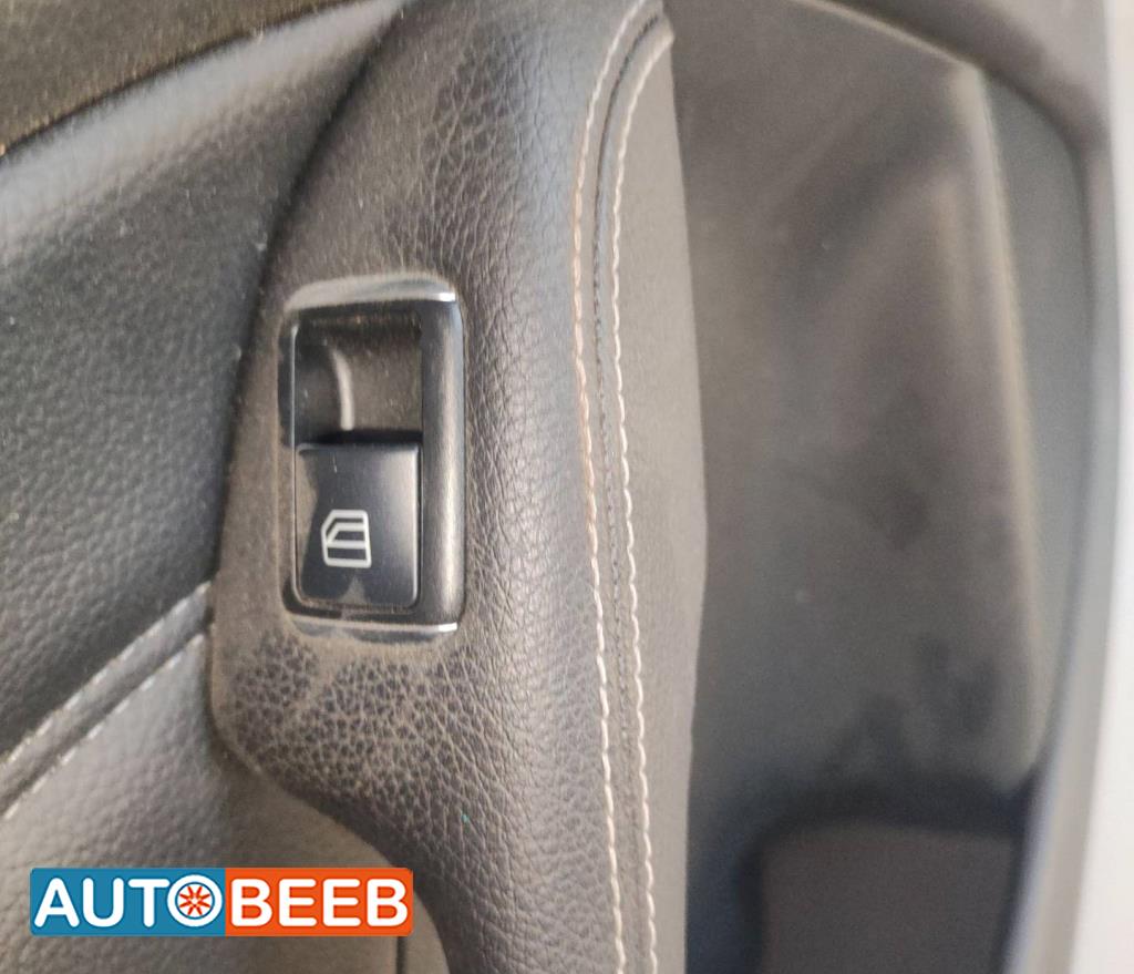 Cabin  Control buttons Mercedes Benz B250