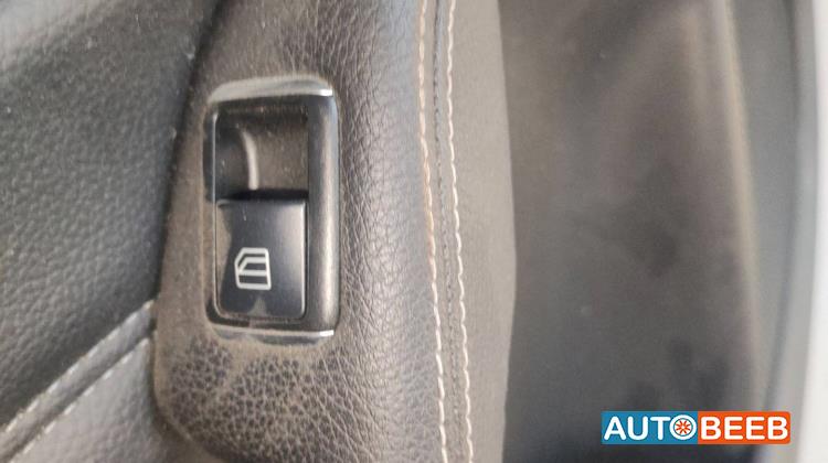 Cabin  Control buttons Mercedes Benz B250