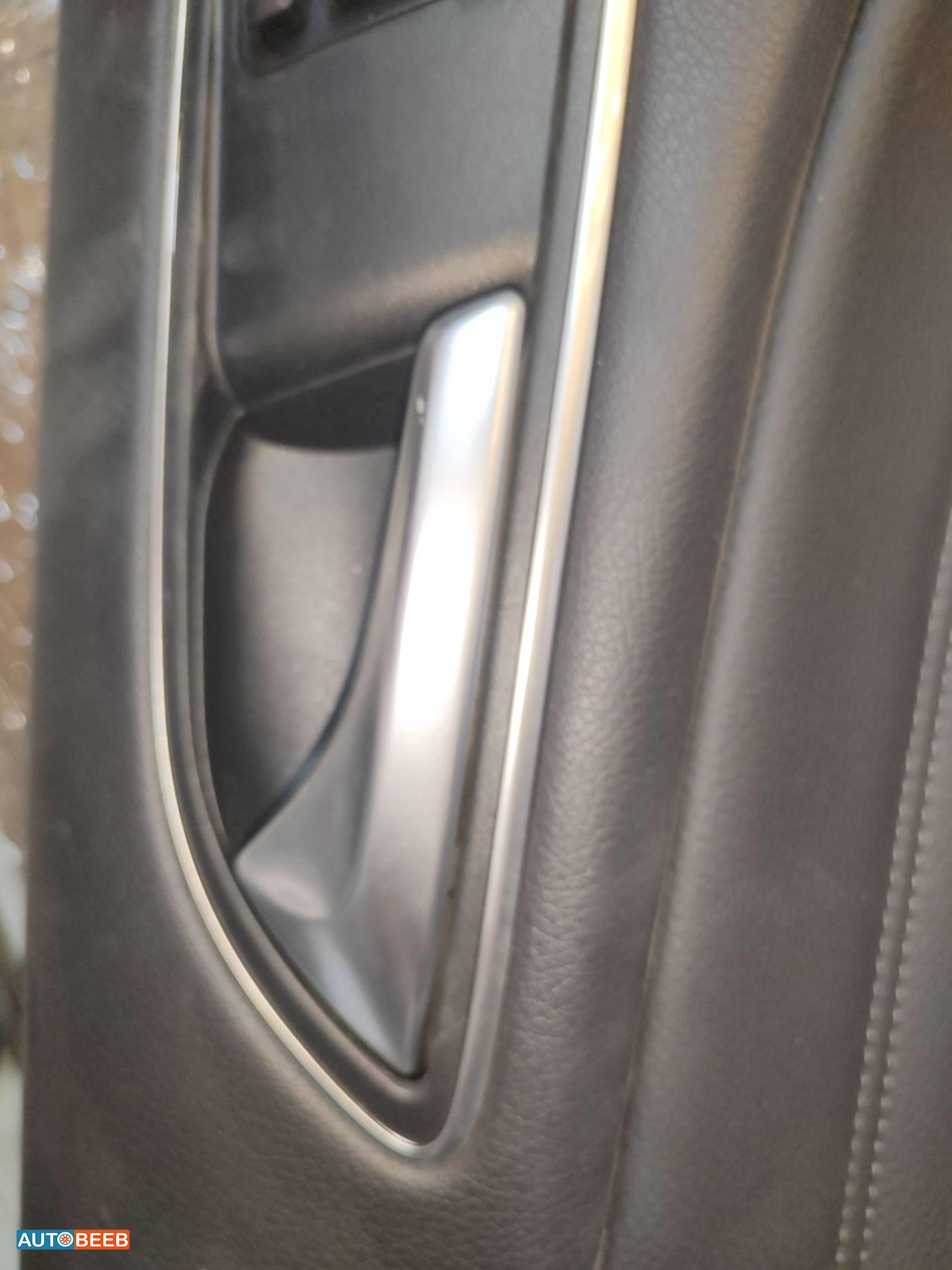 Body  Door Handle  Mercedes Benz B250