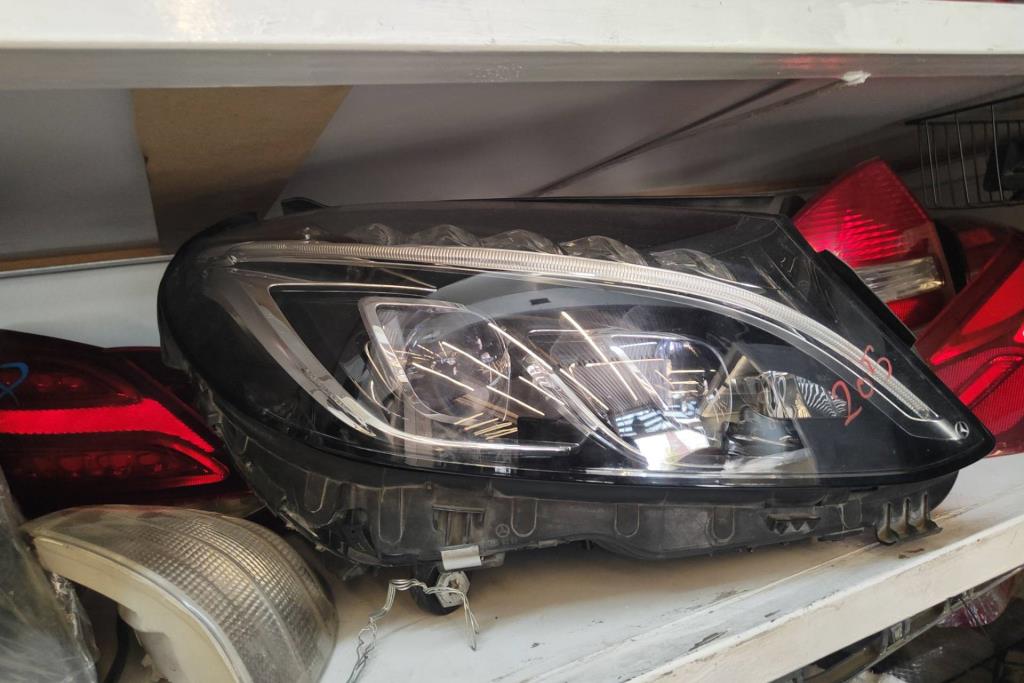 Lights Front light Mercedes Benz C200