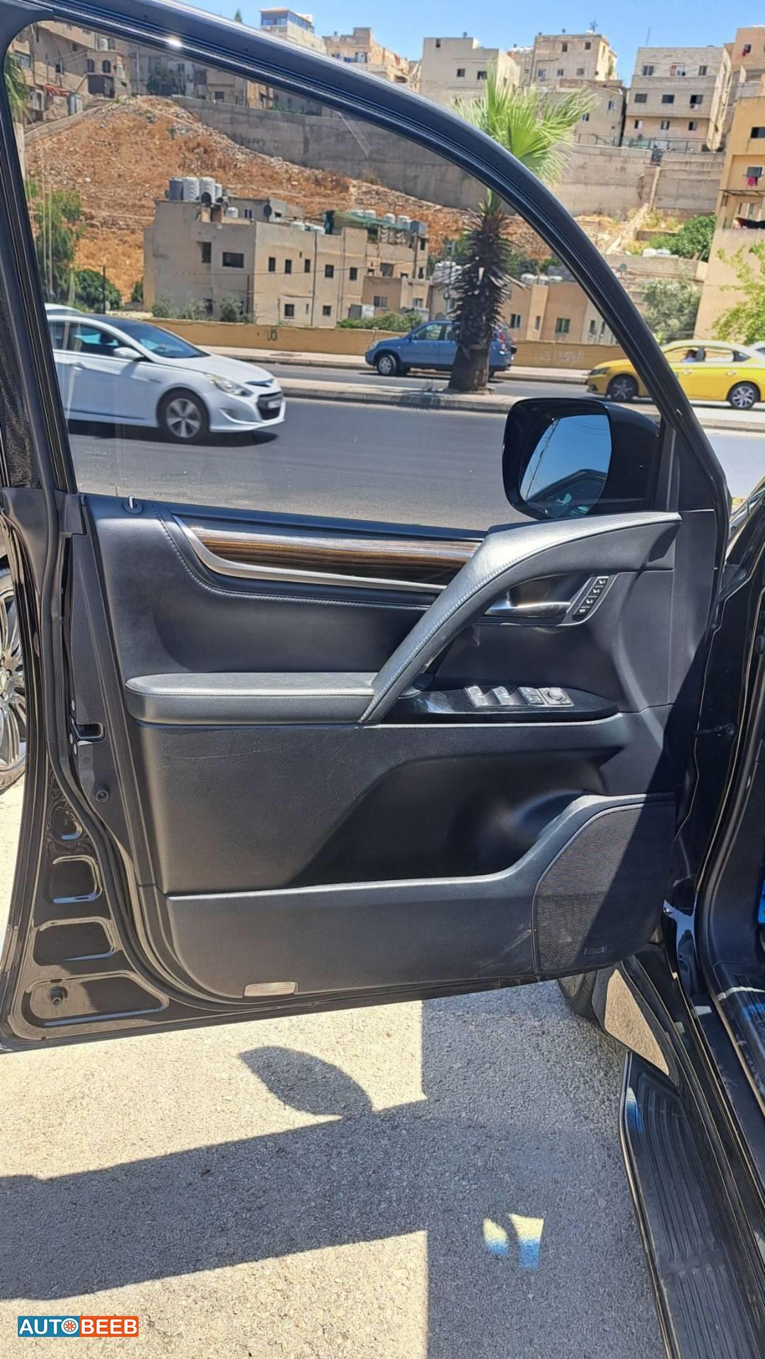 Lexus LX570 2020