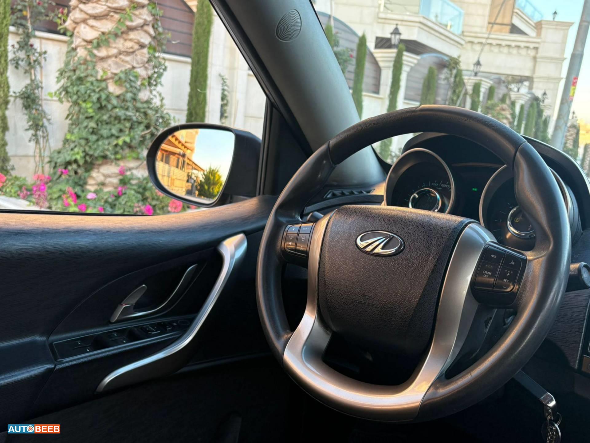 Mahindra XUV500 2019