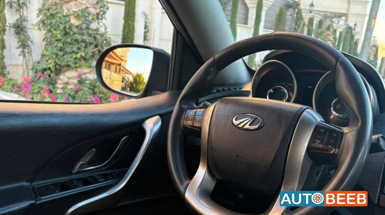 Mahindra XUV500 2019