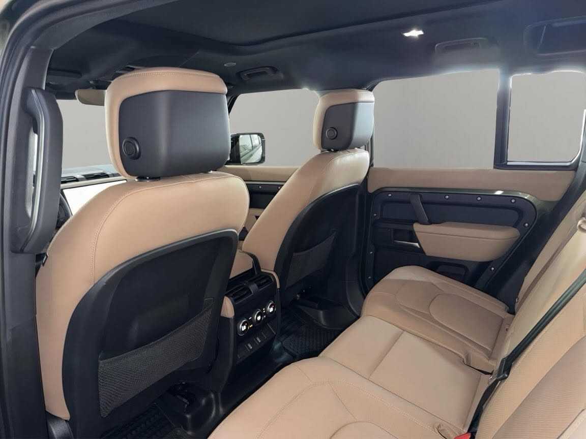 Land Rover Defender 2026