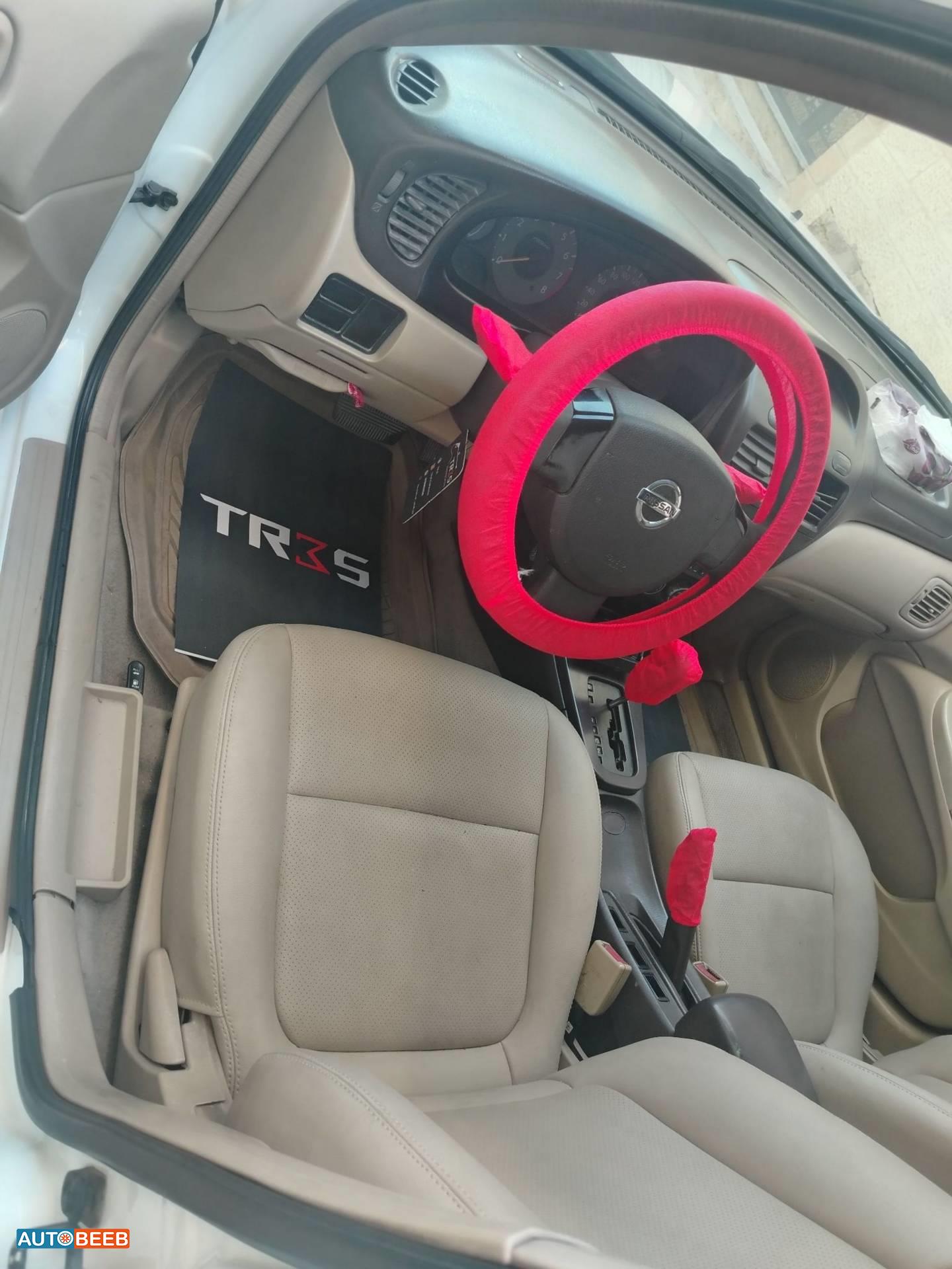 Nissan Sunny 2012