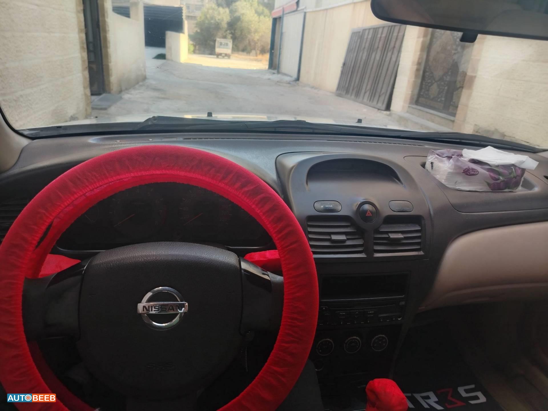 Nissan Sunny 2012