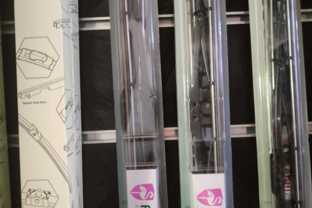  Glass wipers  