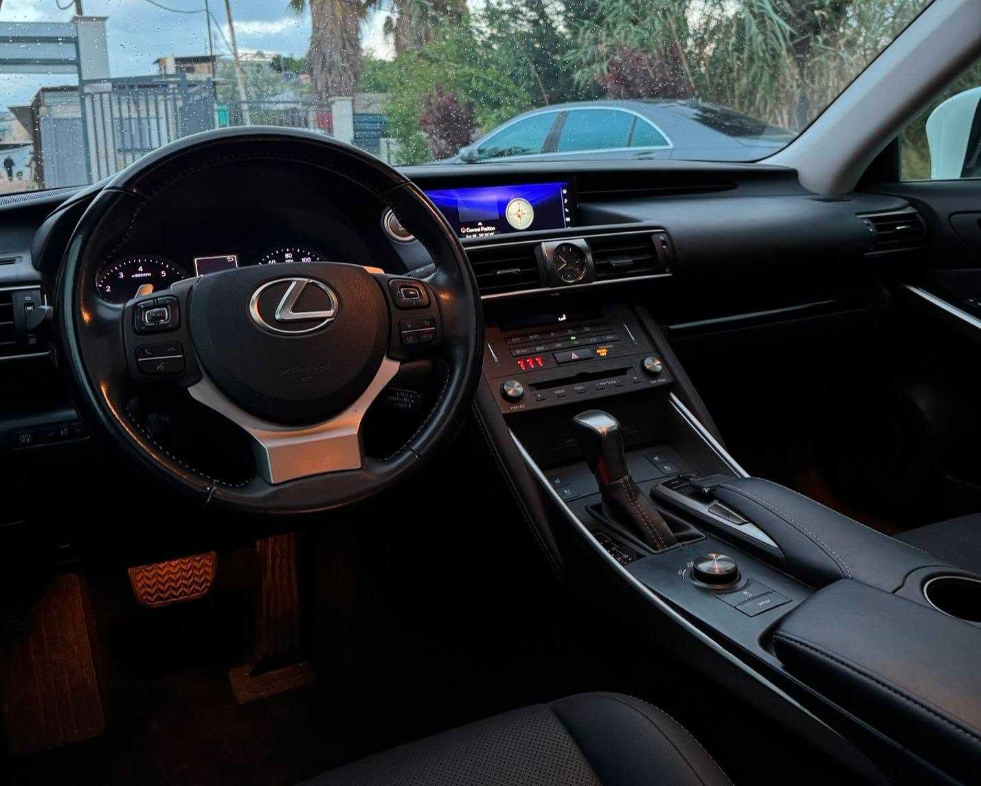 Lexus IS300 2020