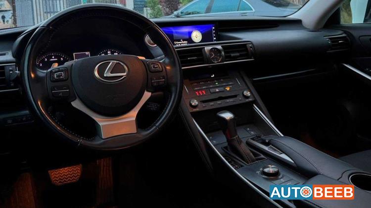 Lexus IS300 2020