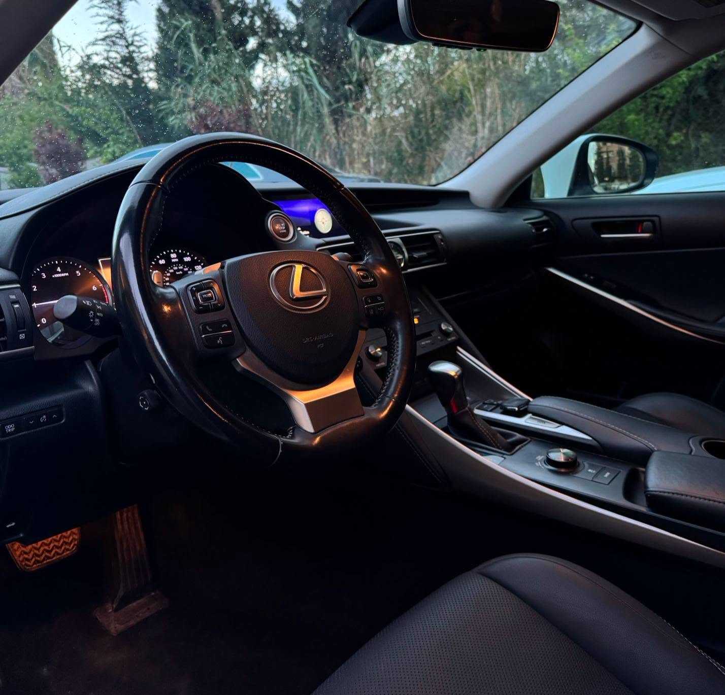 Lexus IS300 2020