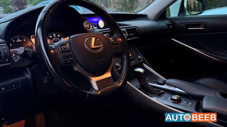 Lexus IS300 2020