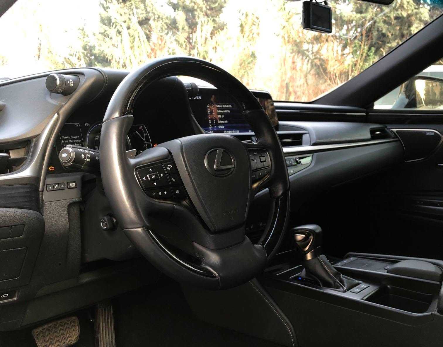 Lexus ES300 2020