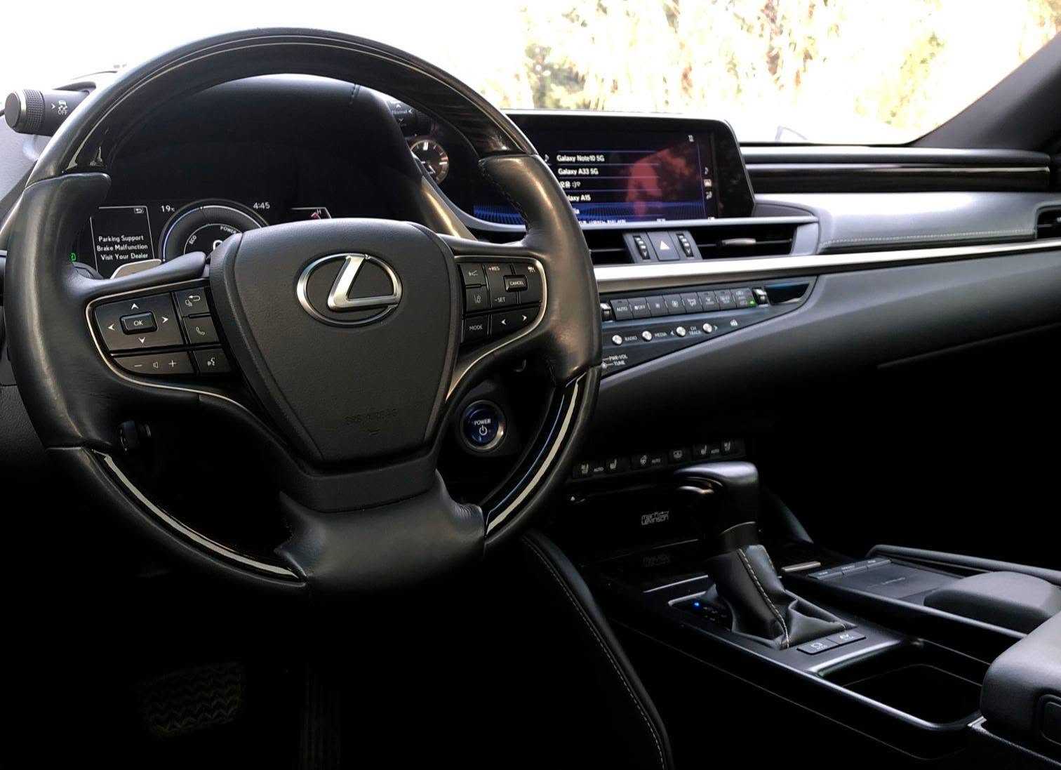 Lexus ES300 2020