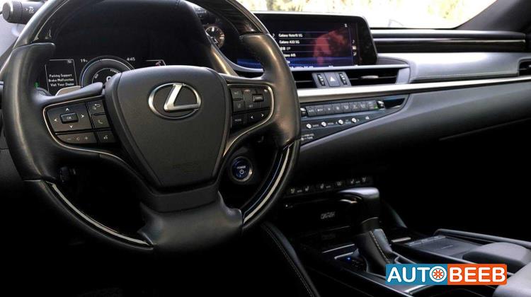 Lexus ES300 2020