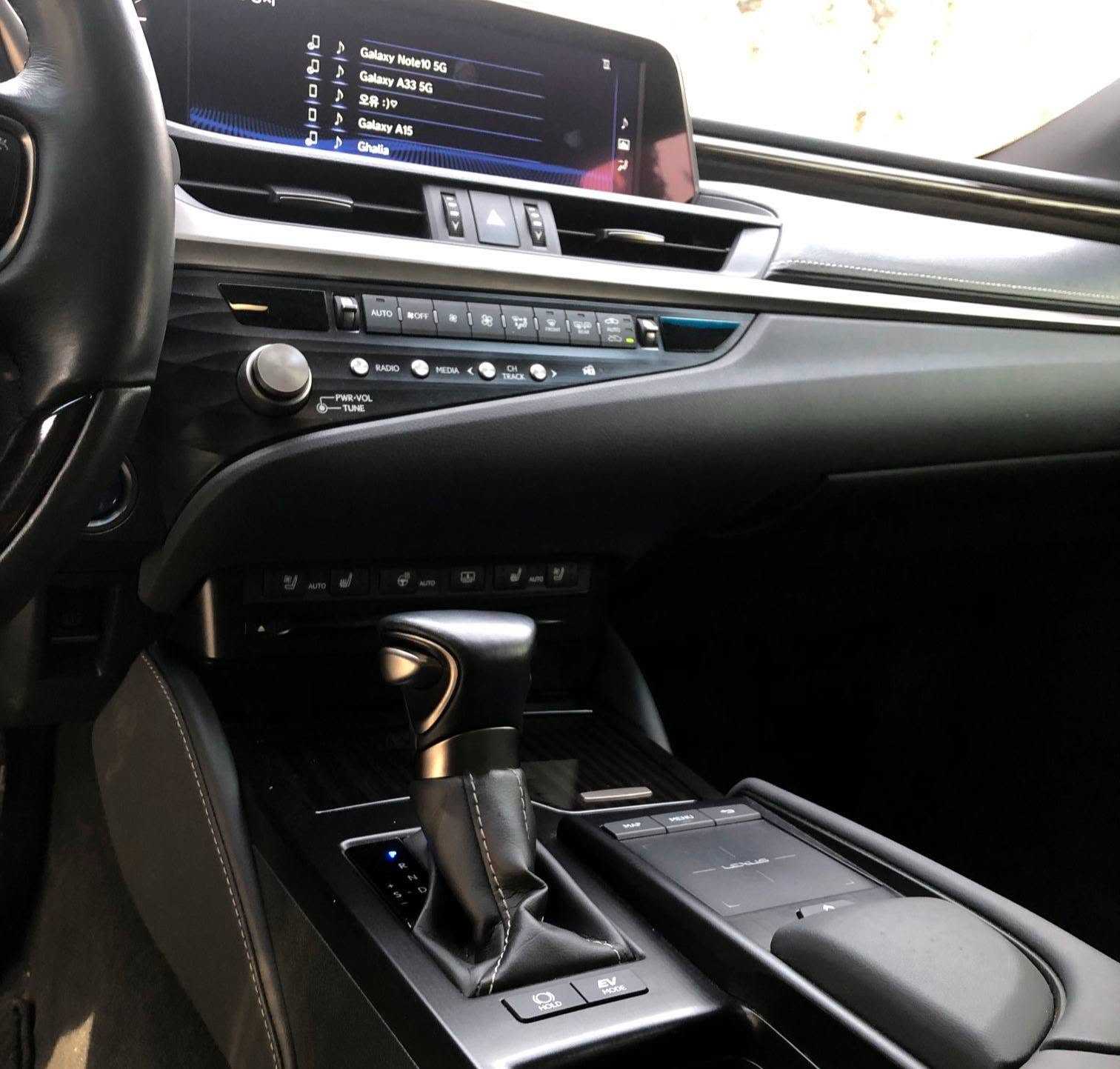Lexus ES300 2020