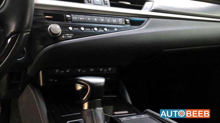 Lexus ES300 2020
