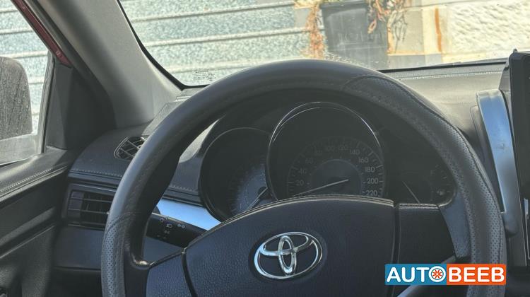 Toyota Yaris 2015